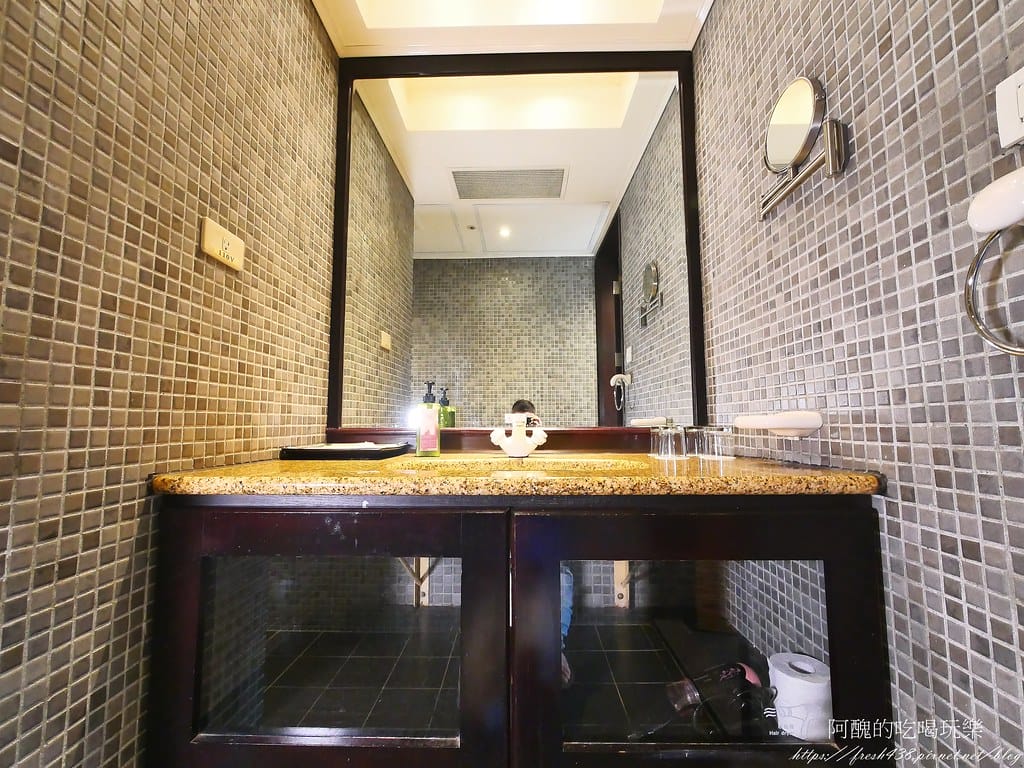 【台南住宿】柳營尖山埤渡假村,搭船遊湖、有泳池、能露營、走步道,能帶寵物入住木屋,適合全家大小入住的渡假村。 - 第53張圖 34-5