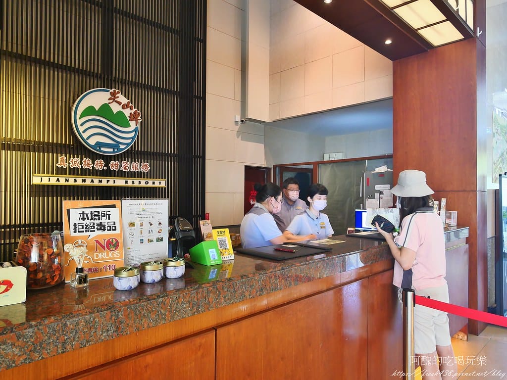 【台南住宿】柳營尖山埤渡假村,搭船遊湖、有泳池、能露營、走步道,能帶寵物入住木屋,適合全家大小入住的渡假村。 - 第12張圖 8-2