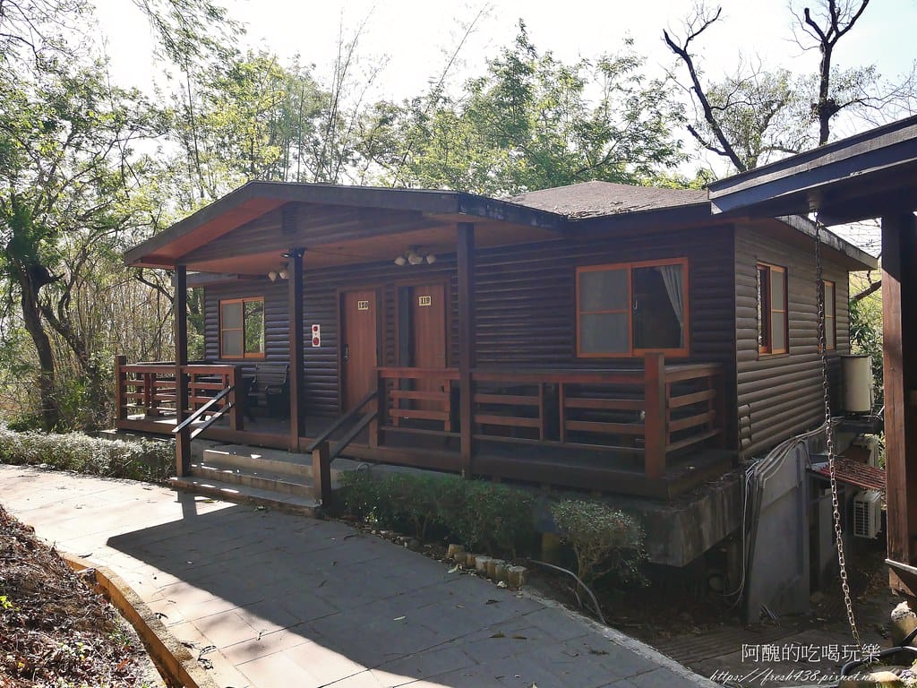【台南住宿】柳營尖山埤渡假村,搭船遊湖、有泳池、能露營、走步道,能帶寵物入住木屋,適合全家大小入住的渡假村。 - 第62張圖 15