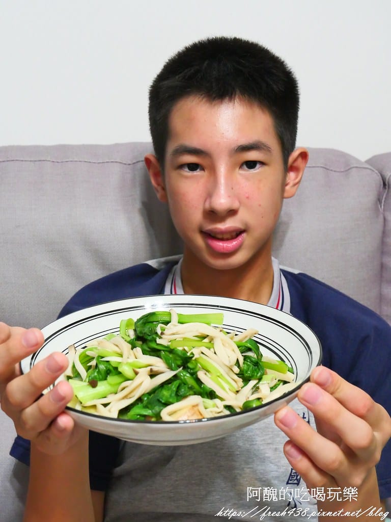 【素食料理】杏鮑菇炒青江菜,好吃的素菜,3分鐘上桌。 - 第11張圖 P1060043