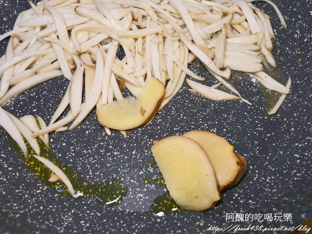 【素食料理】杏鮑菇炒青江菜,好吃的素菜,3分鐘上桌。 - 第6張圖 P1060037