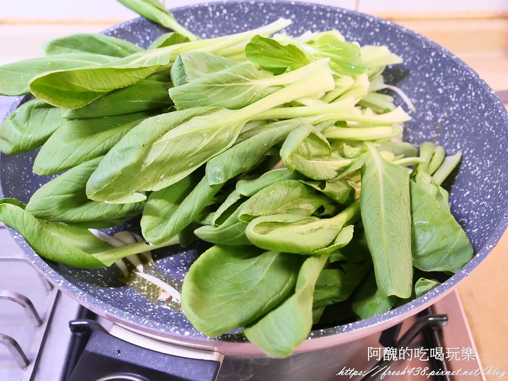 【素食料理】杏鮑菇炒青江菜,好吃的素菜,3分鐘上桌。 - 第7張圖 P1060038