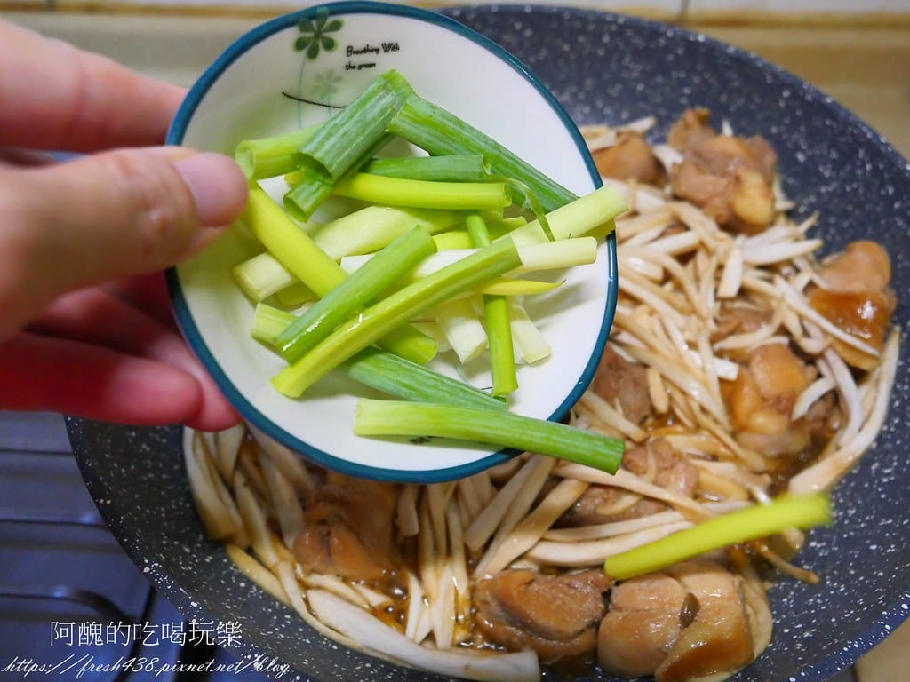 杏鮑菇炒雞腿,蛋白質豐富,備料簡單、作法容易的懶人料理。 - 第14張圖 P1029370