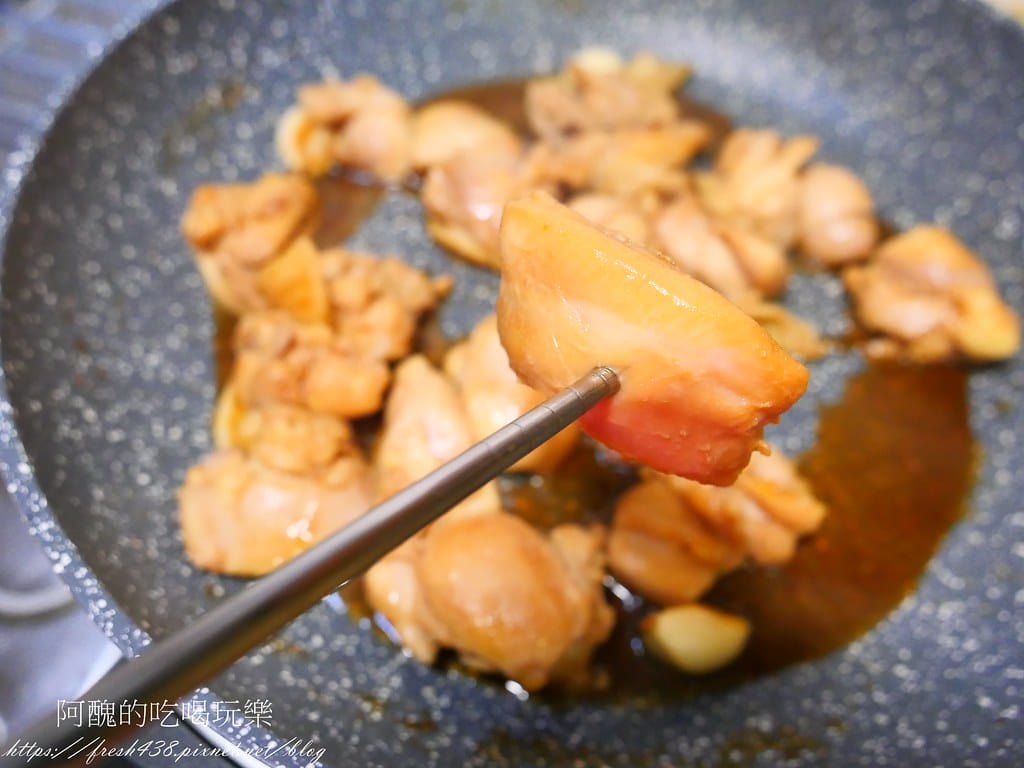 杏鮑菇炒雞腿,蛋白質豐富,備料簡單、作法容易的懶人料理。 - 第11張圖 P1029366