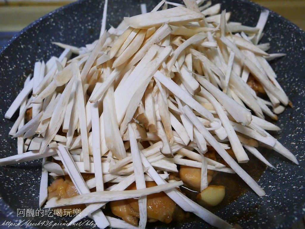 杏鮑菇炒雞腿,蛋白質豐富,備料簡單、作法容易的懶人料理。 - 第12張圖 P1029368