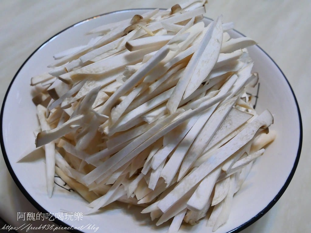 杏鮑菇炒雞腿,蛋白質豐富,備料簡單、作法容易的懶人料理。 - 第8張圖 P1029363
