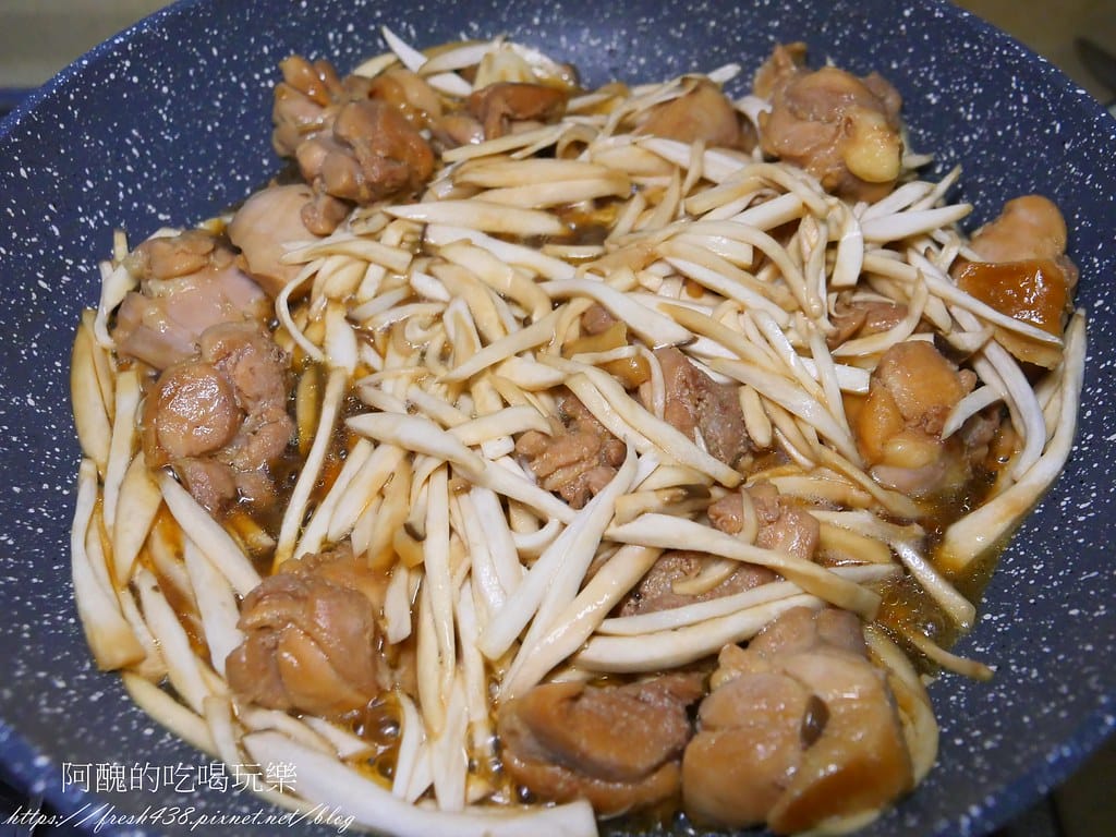 杏鮑菇炒雞腿,蛋白質豐富,備料簡單、作法容易的懶人料理。 - 第13張圖 P1029369