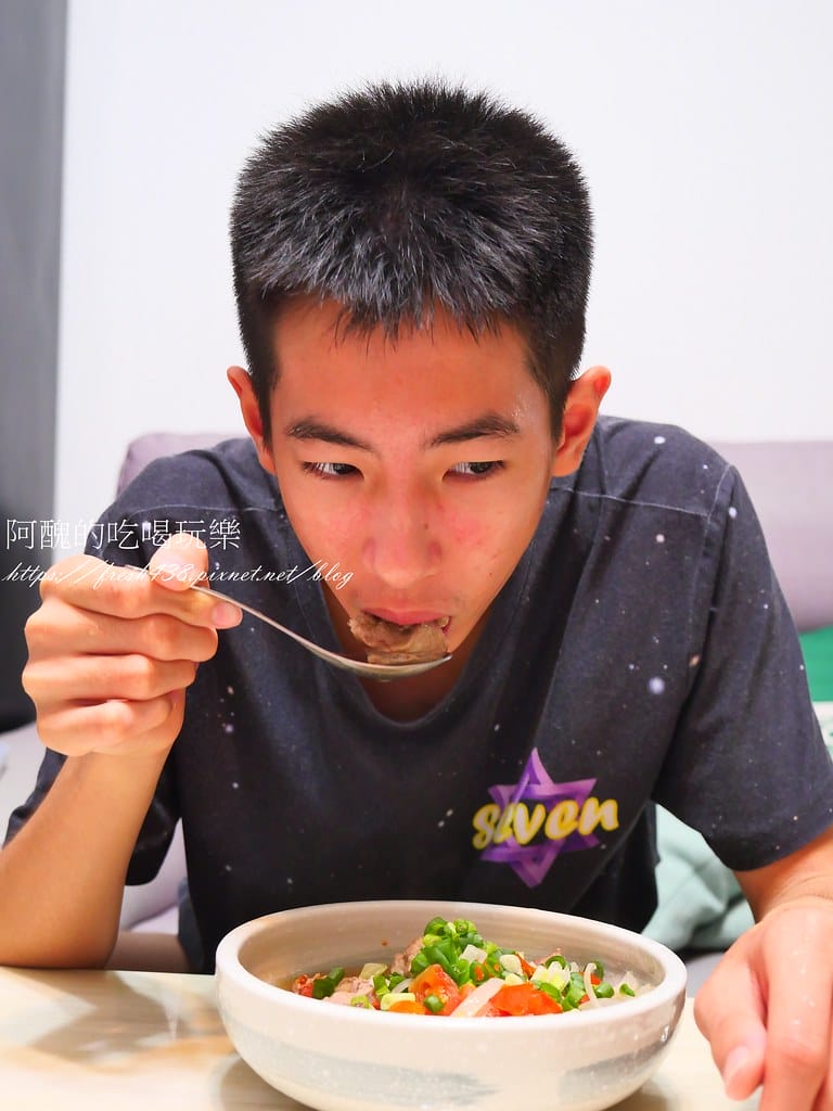 【電鍋食譜】無水洋蔥番茄豬肉鍋,不加一滴水,一鍋到底,原汁原味超迷人。 - 第12張圖 P1060933