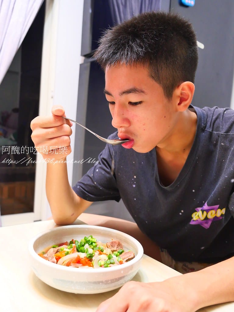【電鍋食譜】無水洋蔥番茄豬肉鍋,不加一滴水,一鍋到底,原汁原味超迷人。 - 第14張圖 P1060941