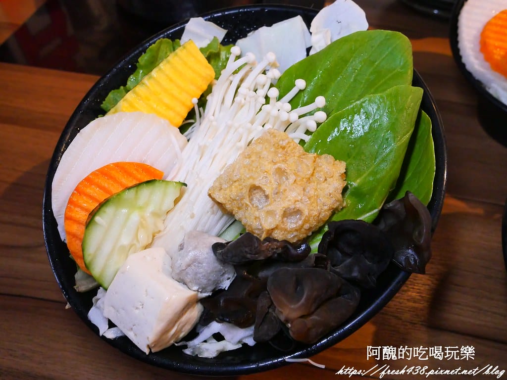 【新北美食】囍富火鍋,每日現熬湯底,食材超級新鮮, 設有包廂,新莊火鍋推薦。 - 第34張圖 25-2