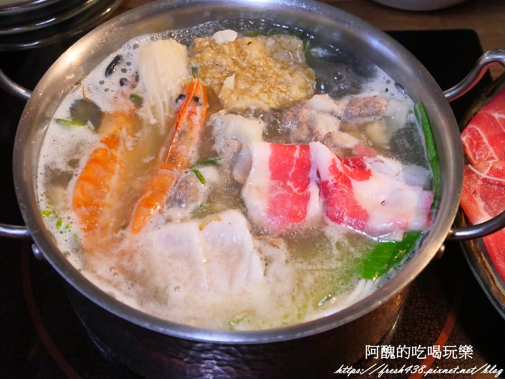 【新北美食】囍富火鍋,每日現熬湯底,食材超級新鮮, 設有包廂,新莊火鍋推薦。 - 第51張圖 42