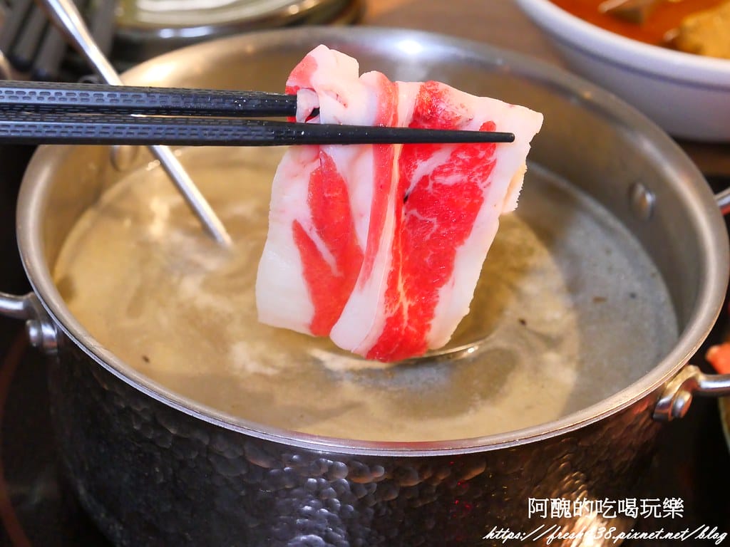 【新北美食】囍富火鍋,每日現熬湯底,食材超級新鮮, 設有包廂,新莊火鍋推薦。 - 第48張圖 39