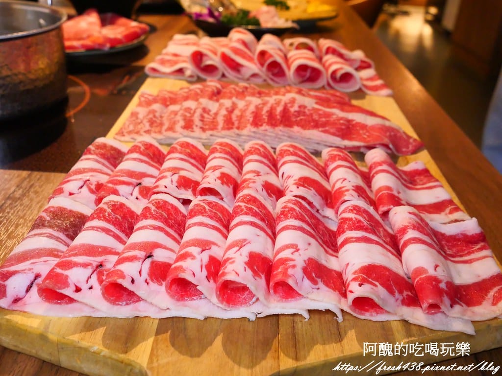 【新北美食】囍富火鍋,每日現熬湯底,食材超級新鮮, 設有包廂,新莊火鍋推薦。 - 第42張圖 33