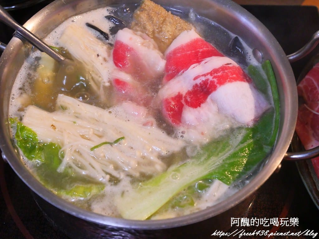 【新北美食】囍富火鍋,每日現熬湯底,食材超級新鮮, 設有包廂,新莊火鍋推薦。 - 第49張圖 40