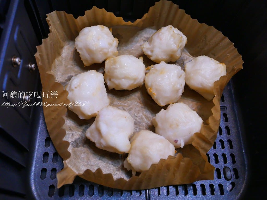【氣炸鍋食譜】氣炸花枝丸,免油炸,表面金黃超好吃。 - 第7張圖 P1061585