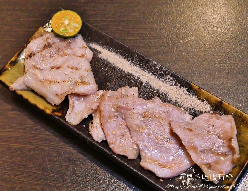 【新北美食】老串角居酒屋-三重店,平價日式料理,下班聚餐、小酌的好去處。 - 第54張圖 39鹽烤松阪豬