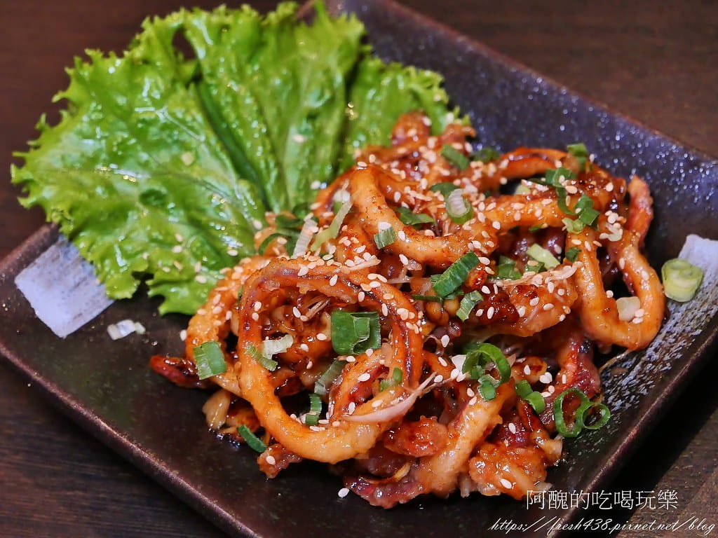 【新北美食】老串角居酒屋-三重店,平價日式料理,下班聚餐、小酌的好去處。 - 第49張圖 33蜜汁中卷