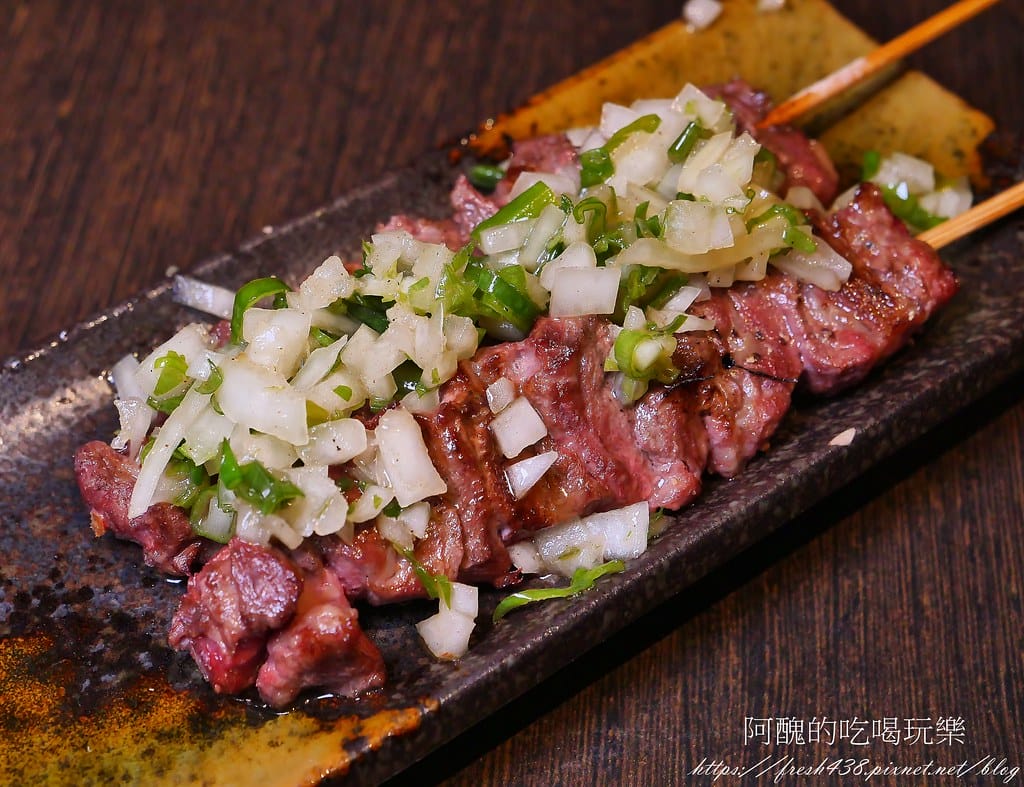【新北美食】老串角居酒屋-三重店,平價日式料理,下班聚餐、小酌的好去處。 - 第27張圖 17蔥鹽和牛肋條