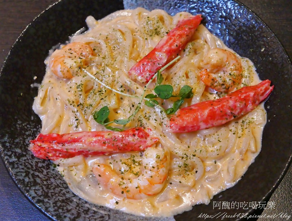 【新北美食】老串角居酒屋-三重店,平價日式料理,下班聚餐、小酌的好去處。 - 第56張圖 40白醬海鮮烏龍麵