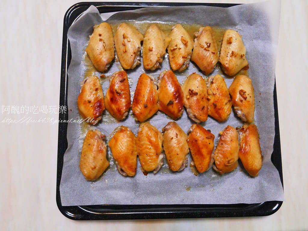 蒜香黑胡椒雞翅,零失敗的烤箱料理。 - 第11張圖 P1062476