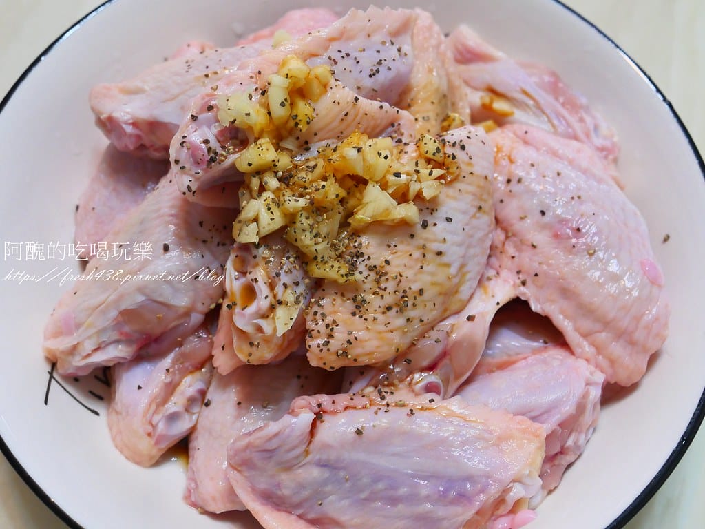 蒜香黑胡椒雞翅,零失敗的烤箱料理。 - 第3張圖 P1062465