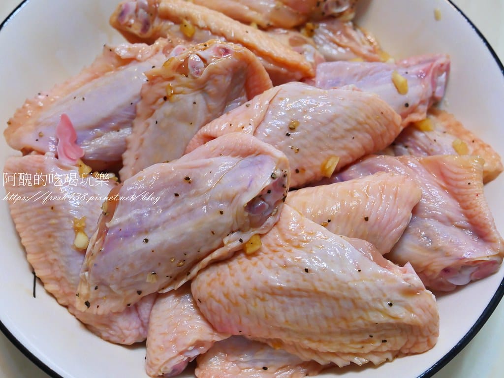 蒜香黑胡椒雞翅,零失敗的烤箱料理。 - 第5張圖 P1062467