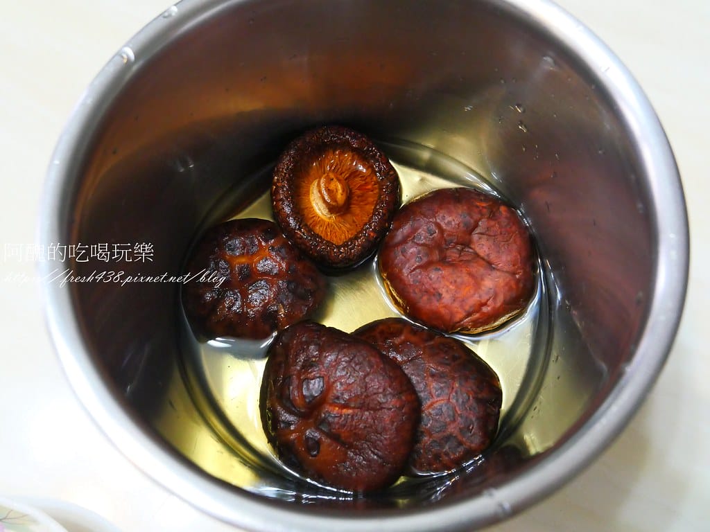 香菇燒雞腿,備料簡單,卻能煮出不凡的好滋味! - 第3張圖 P1062647