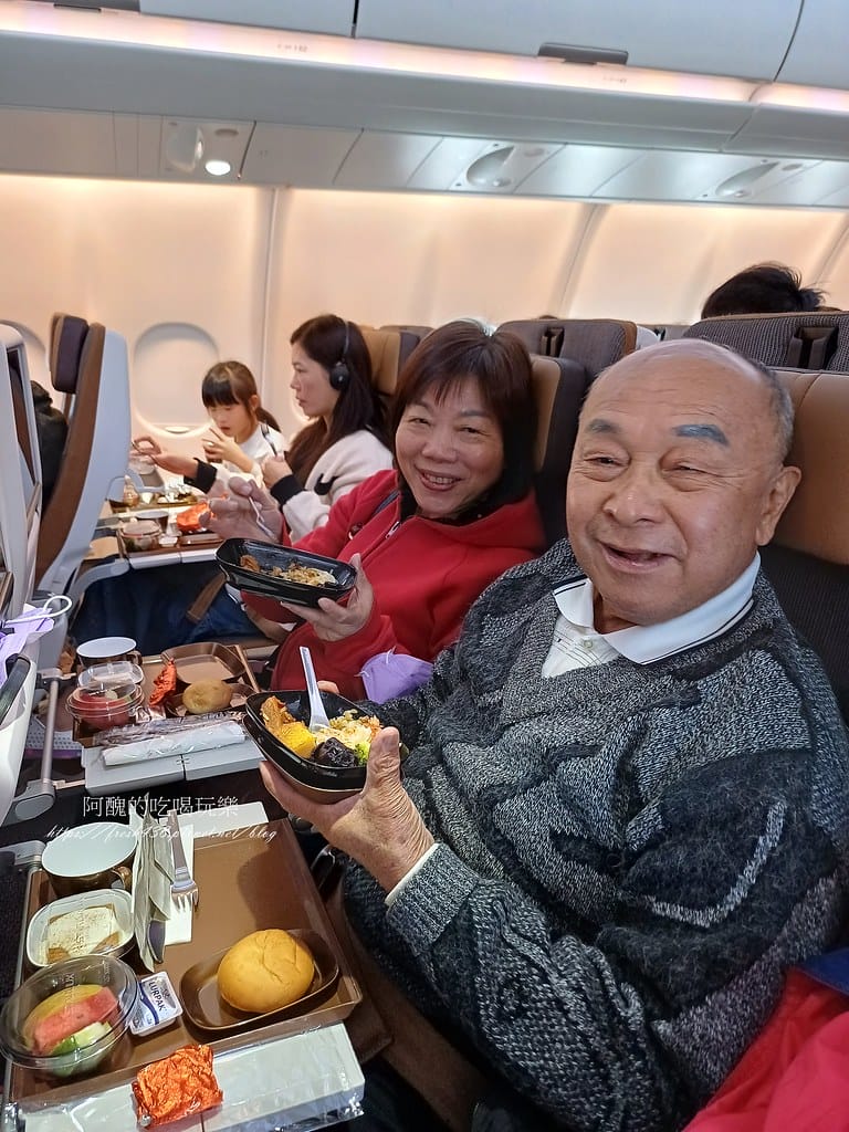 【飛航體驗】越南旅遊,星宇航空JX703經濟艙,台灣桃園-越南峴港,機上空間、設備、餐點、服務等介紹。 - 第53張圖 18-12