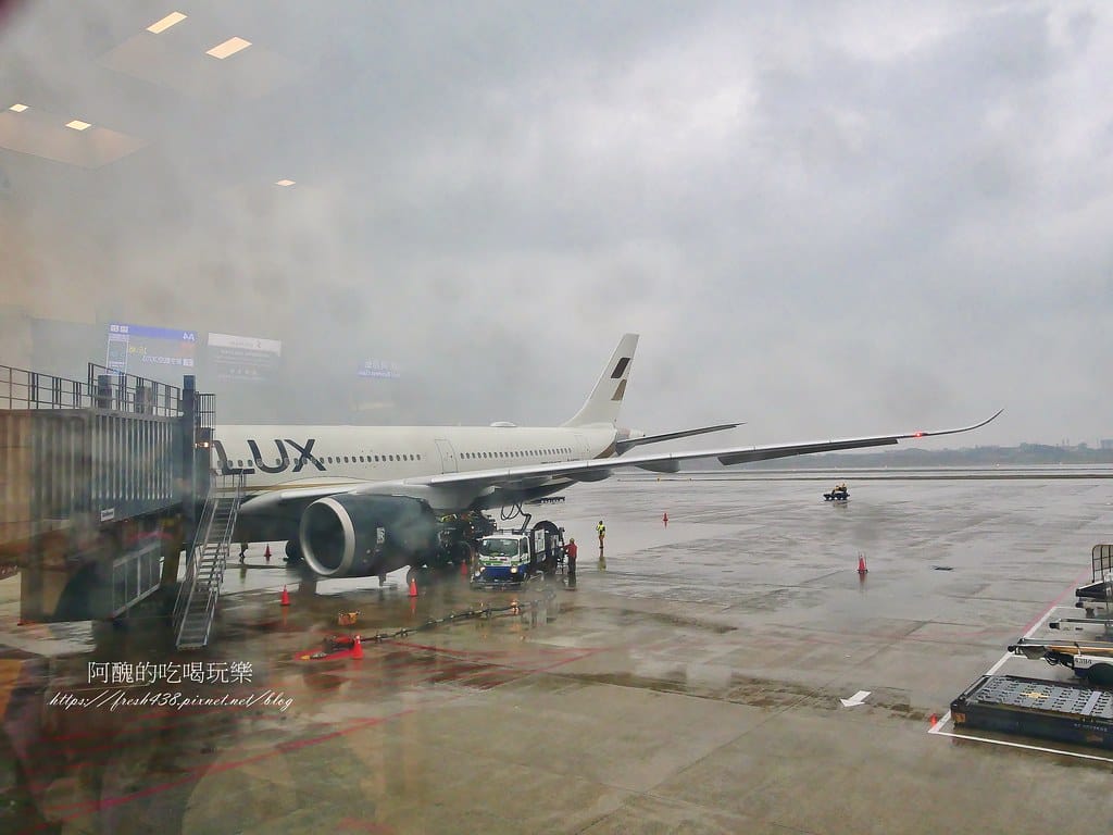 【飛航體驗】越南旅遊,星宇航空JX703經濟艙,台灣桃園-越南峴港,機上空間、設備、餐點、服務等介紹。 - 第5張圖 1