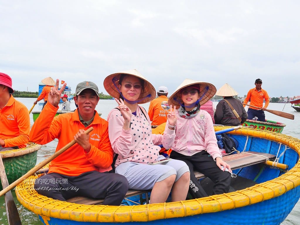 【越南旅遊】迦南島一日遊,搭乘竹桶船、釣螃蟹、看表演,中越必玩的景點。 - 第39張圖 23