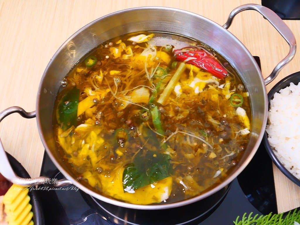 【新北美食】侯黑鍋物-蘆洲店,一個人也能吃酸菜鍋,免服務費超划算。 - 第28張圖 17-3