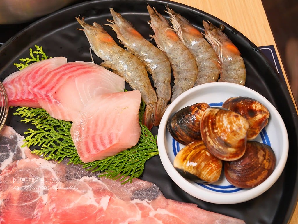 【新北美食】侯黑鍋物-蘆洲店,一個人也能吃酸菜鍋,免服務費超划算。 - 第42張圖 27-5