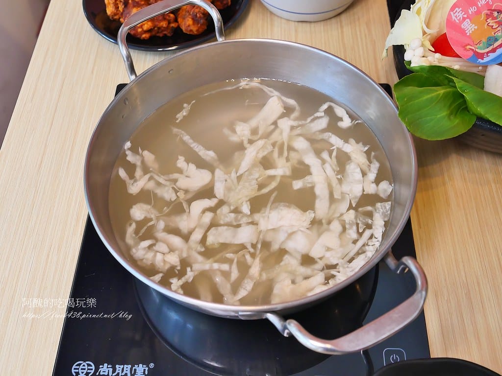 【新北美食】侯黑鍋物-蘆洲店,一個人也能吃酸菜鍋,免服務費超划算。 - 第27張圖 17