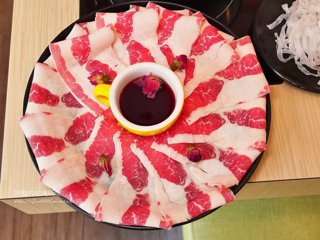 【新北美食】侯黑鍋物-蘆洲店,一個人也能吃酸菜鍋,免服務費超划算。 - 第49張圖 33