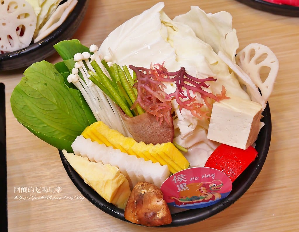 【新北美食】侯黑鍋物-蘆洲店,一個人也能吃酸菜鍋,免服務費超划算。 - 第34張圖 21