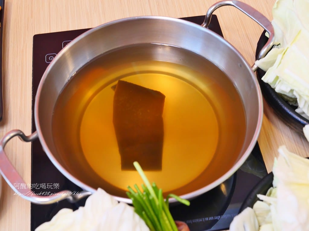 【新北美食】侯黑鍋物-蘆洲店,一個人也能吃酸菜鍋,免服務費超划算。 - 第26張圖 17-2