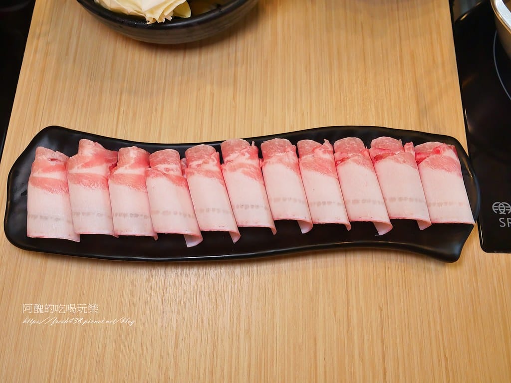 【新北美食】侯黑鍋物-蘆洲店,一個人也能吃酸菜鍋,免服務費超划算。 - 第54張圖 35