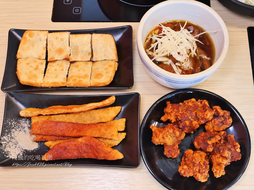 【新北美食】侯黑鍋物-蘆洲店,一個人也能吃酸菜鍋,免服務費超划算。 - 第19張圖 16