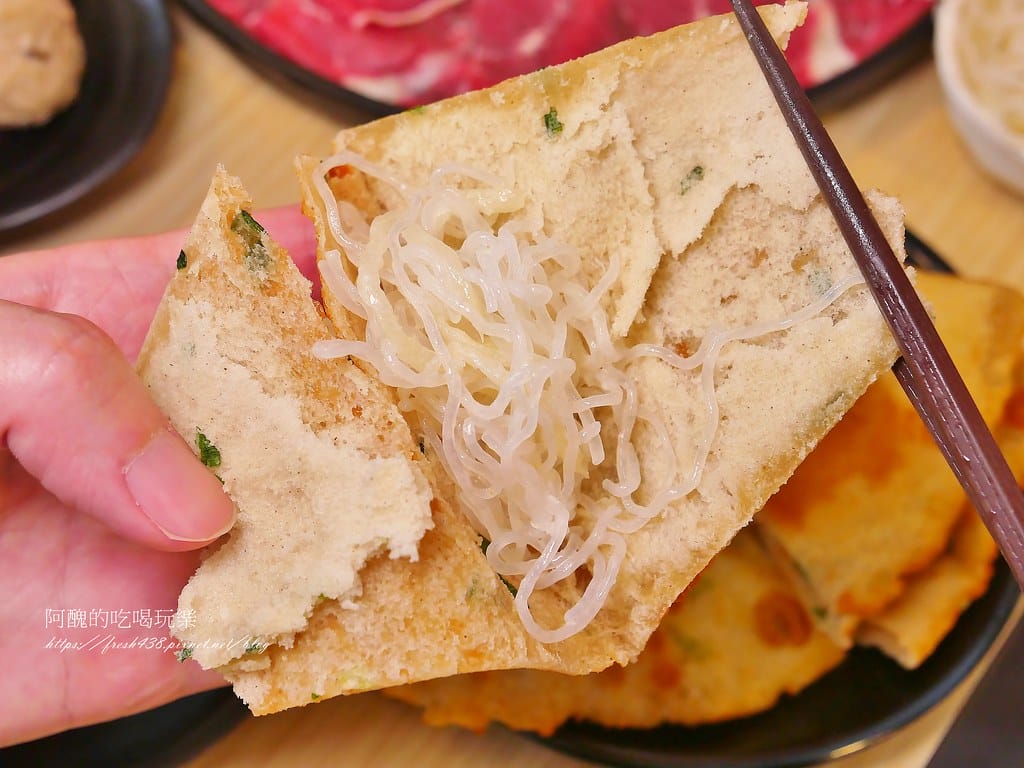 【新北美食】侯黑鍋物-蘆洲店,一個人也能吃酸菜鍋,免服務費超划算。 - 第18張圖 15-2