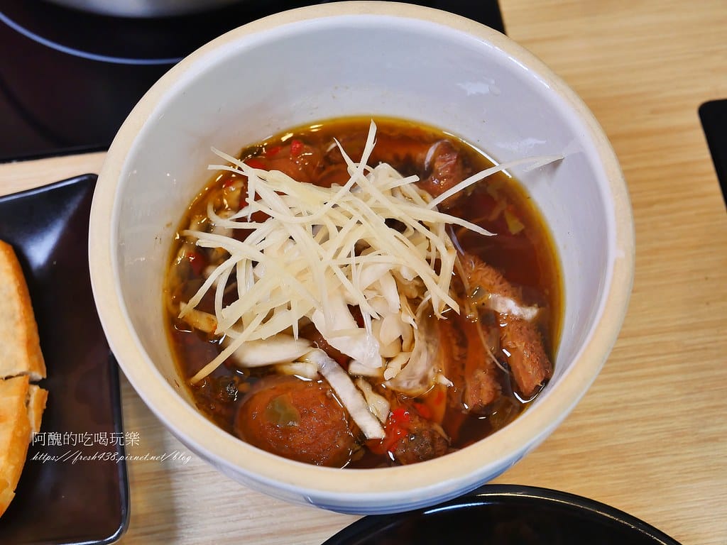 【新北美食】侯黑鍋物-蘆洲店,一個人也能吃酸菜鍋,免服務費超划算。 - 第24張圖 16-7