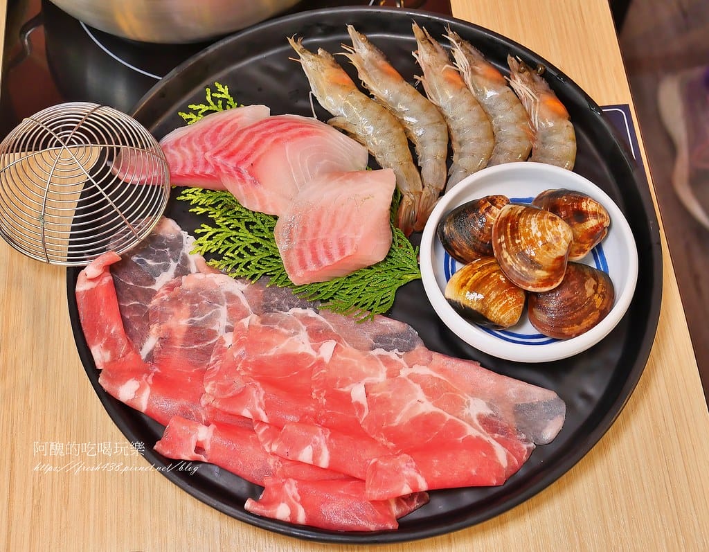 【新北美食】侯黑鍋物-蘆洲店,一個人也能吃酸菜鍋,免服務費超划算。 - 第41張圖 27