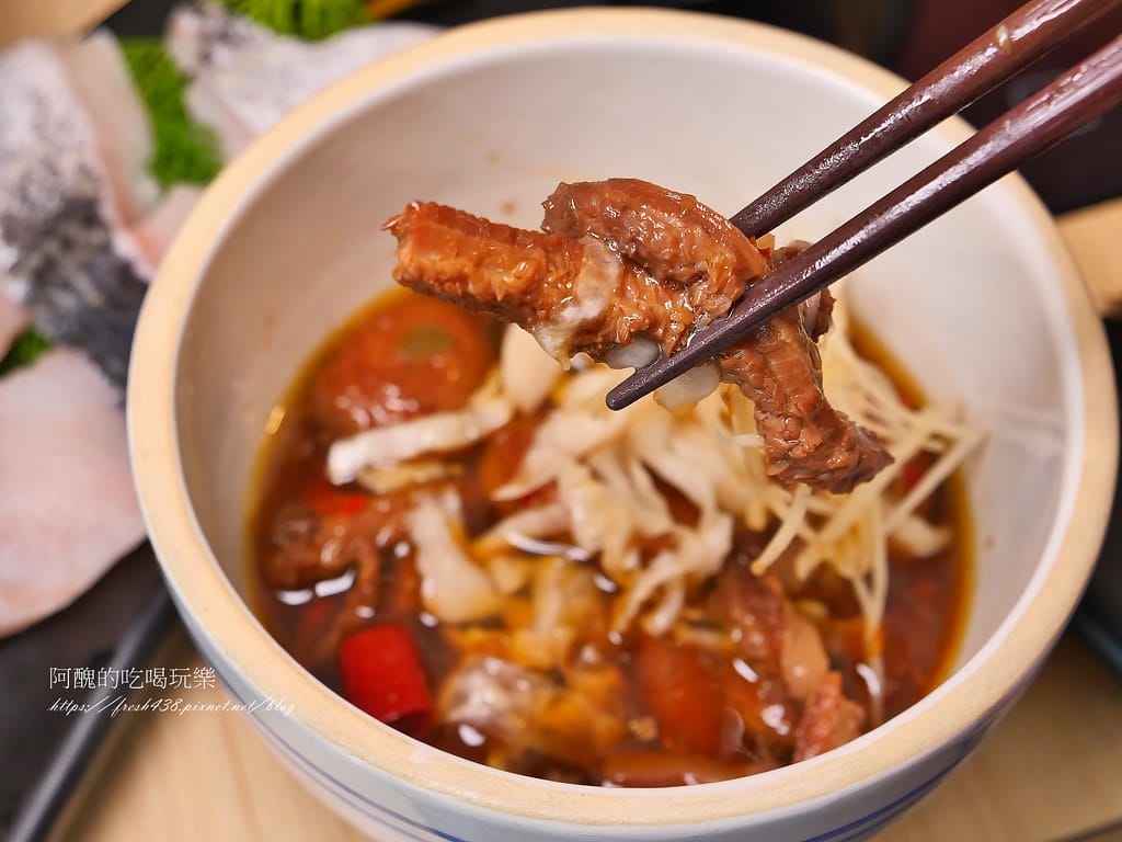 【新北美食】侯黑鍋物-蘆洲店,一個人也能吃酸菜鍋,免服務費超划算。 - 第25張圖 16-8