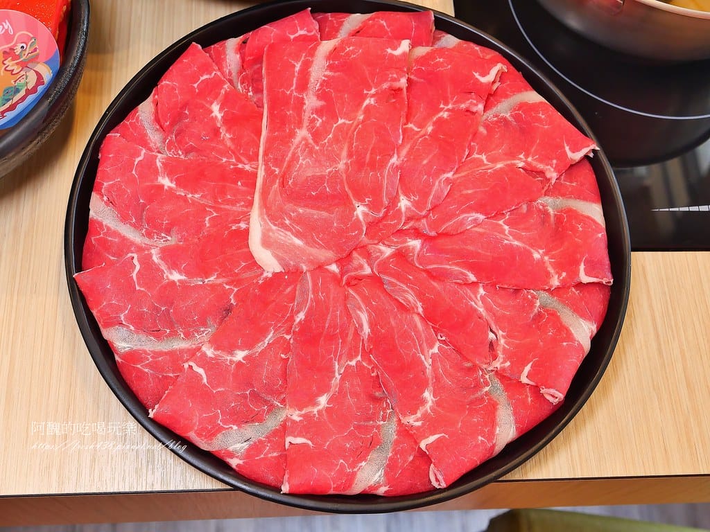 【新北美食】侯黑鍋物-蘆洲店,一個人也能吃酸菜鍋,免服務費超划算。 - 第47張圖 31