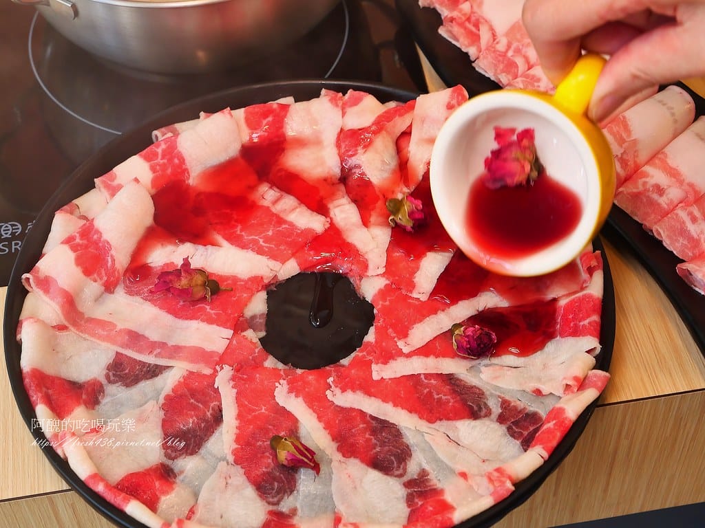 【新北美食】侯黑鍋物-蘆洲店,一個人也能吃酸菜鍋,免服務費超划算。 - 第52張圖 34-3