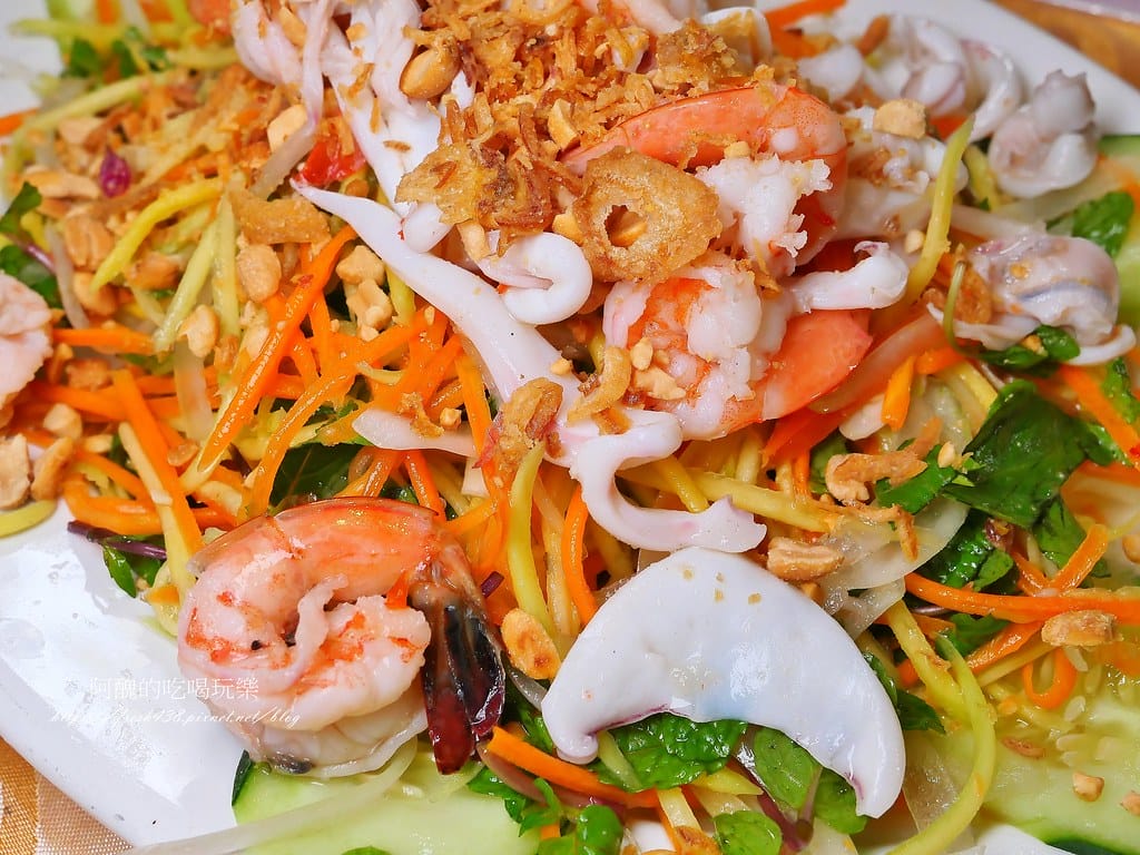 【峴港美食】Huế Xưa Nhà Hàng & Cafe(老地方餐廳),古色古香的庭園餐廳。 - 第30張圖 25