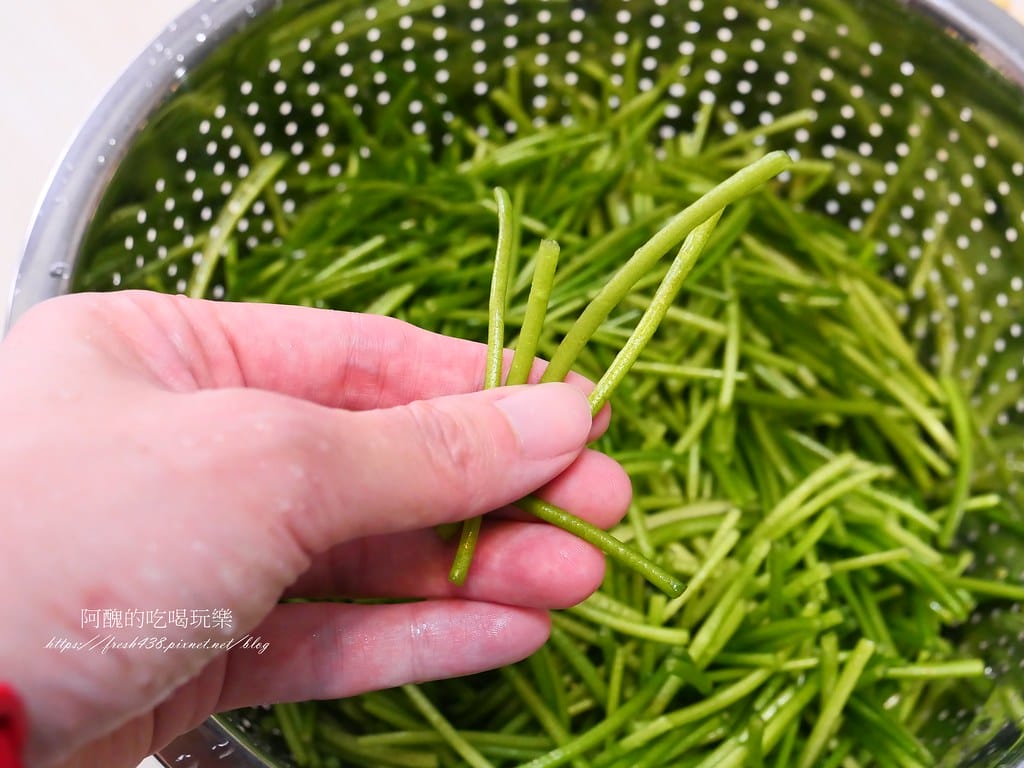 水蓮炒肉絲,清脆爽口,這樣煮不會過老,好吃度破表。 - 第4張圖 P1067051