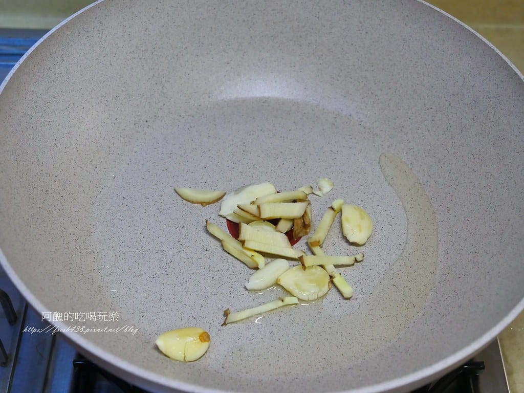 水蓮炒肉絲,清脆爽口,這樣煮不會過老,好吃度破表。 - 第5張圖 P1067052