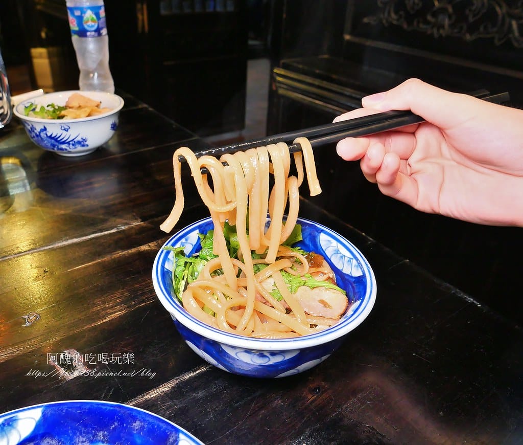 【越南美食】Lê Bá Truyền II Garden Restaurant,日式建築超吸睛,會安風味餐,必吃高樓麵(Cao lầu)。 - 第15張圖 9-2