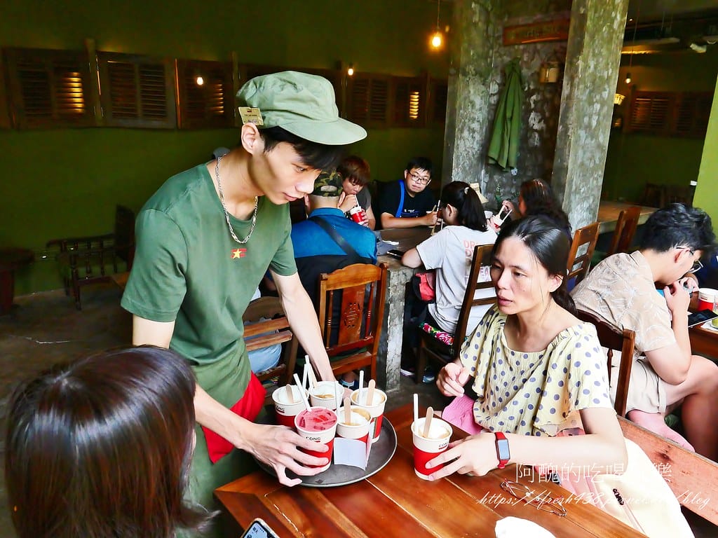 【河內美食】Cộng Cà Phê連鎖咖啡廳,越共咖啡這裡喝,必點椰子咖啡冰沙! - 第19張圖 18