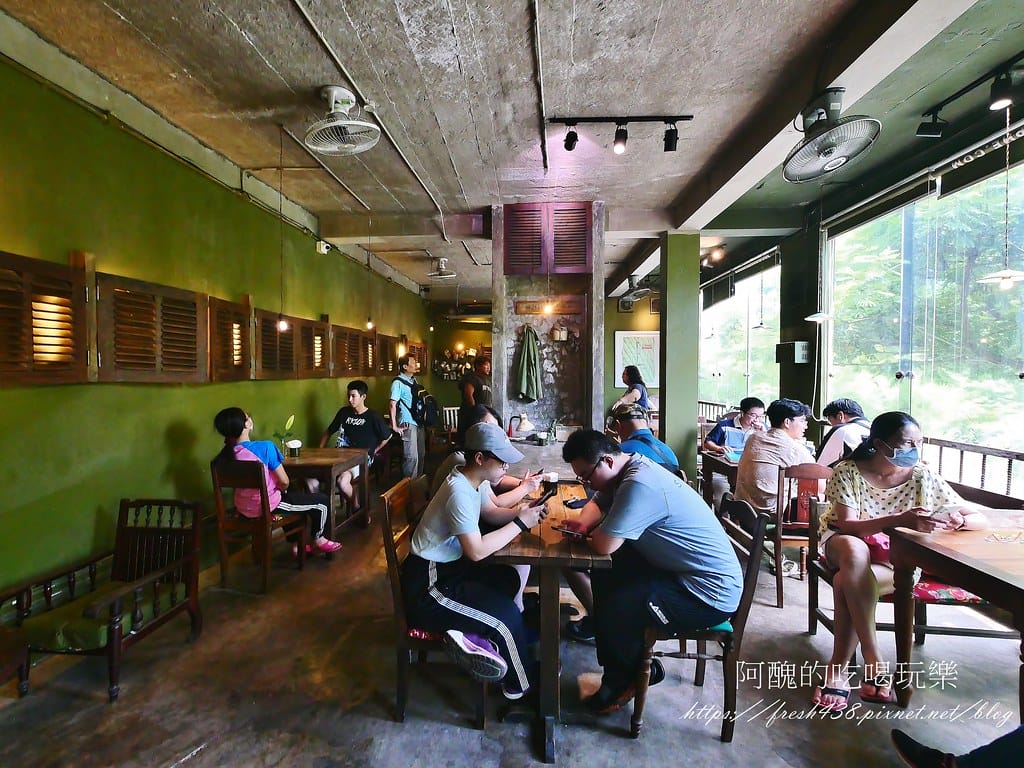 【河內美食】Cộng Cà Phê連鎖咖啡廳,越共咖啡這裡喝,必點椰子咖啡冰沙! - 第12張圖 8(3樓)